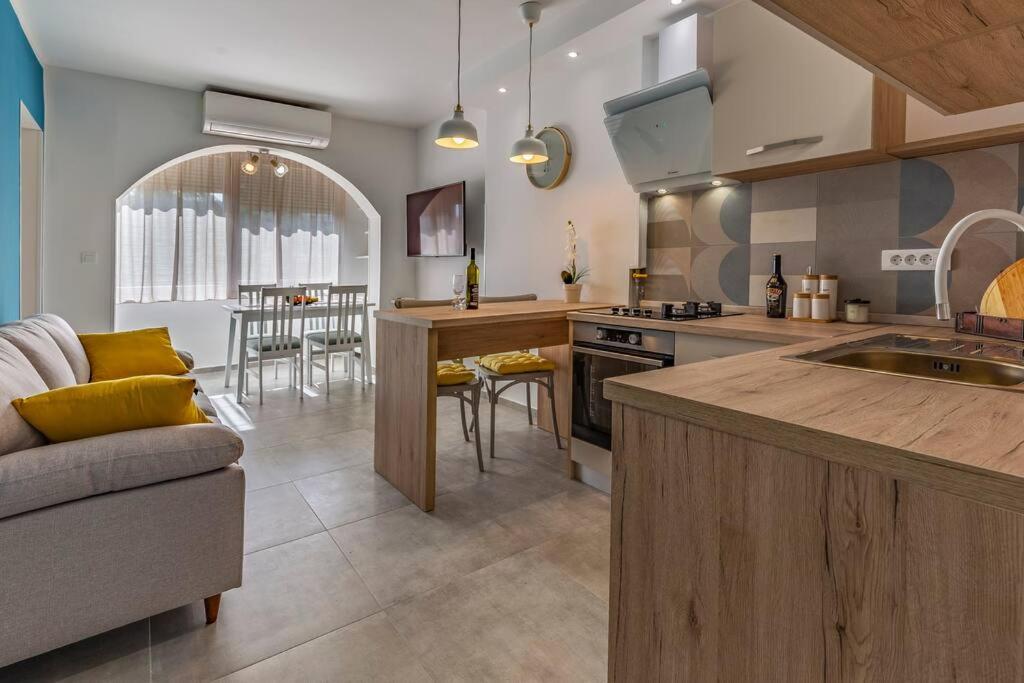 New Two Bedroom Apartment Maloni بولا المظهر الخارجي الصورة