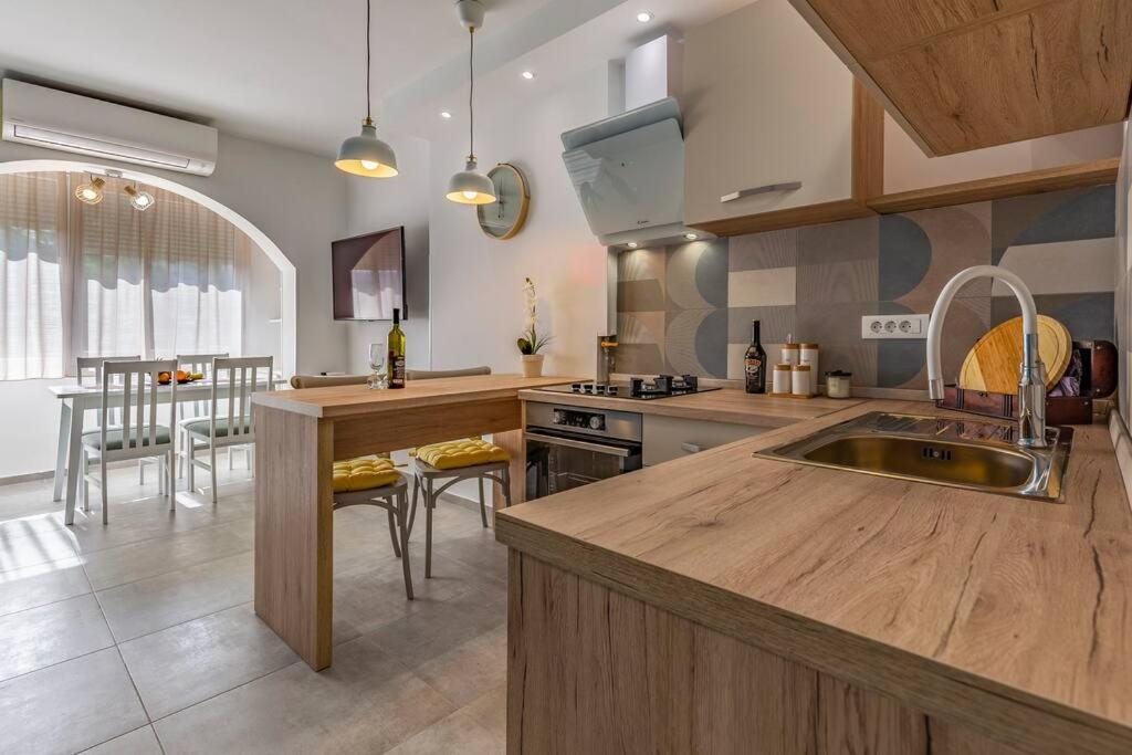 New Two Bedroom Apartment Maloni بولا المظهر الخارجي الصورة